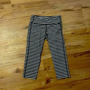 EUC Athleta crop striped leggings size small